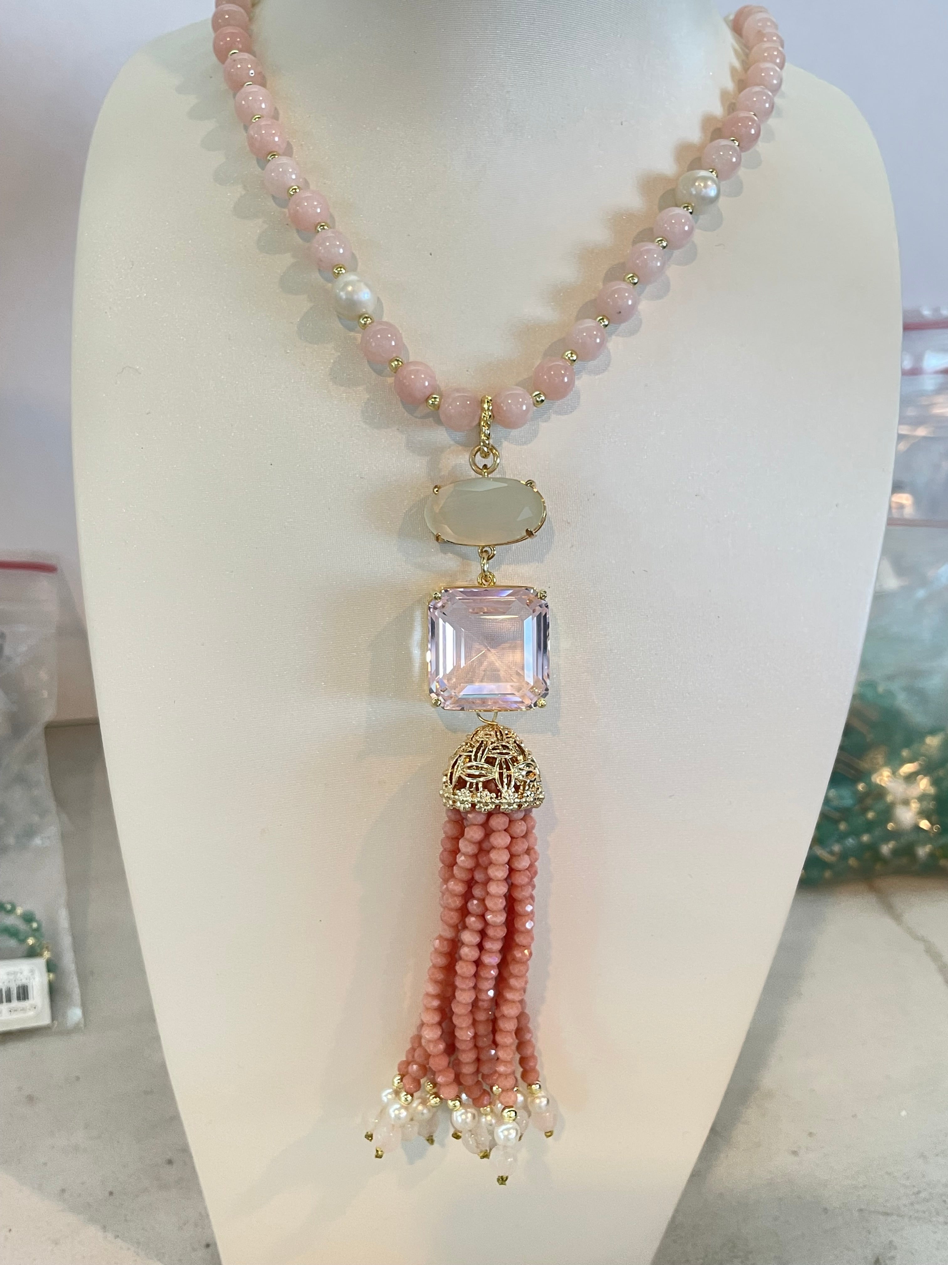 Collar de Perlas Hidro Rosa en Plata 925 Bañada en Oro