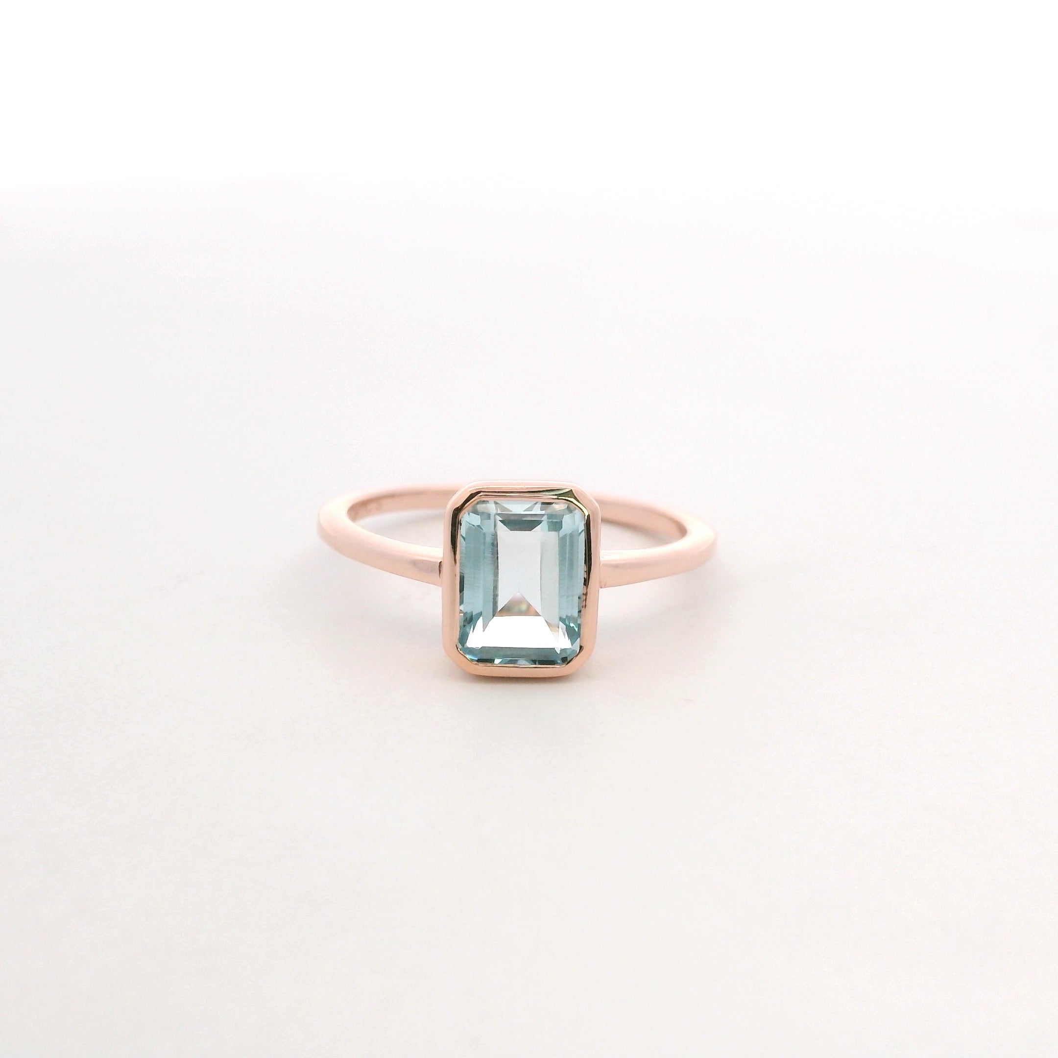 Anillo Baguette de Topacio Azul en Oro Rosa