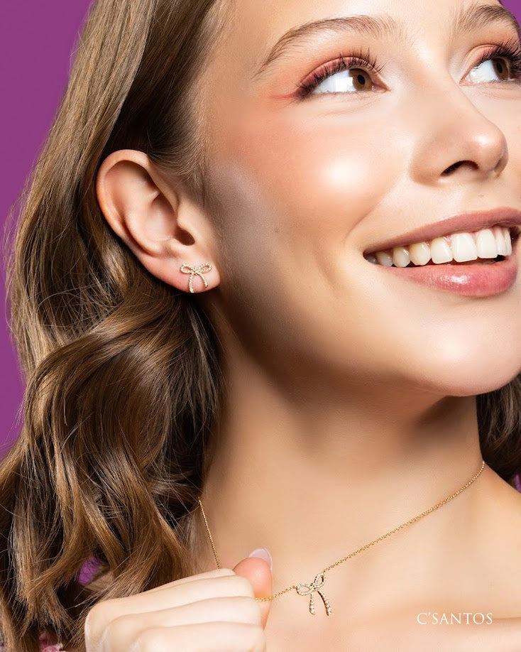 Aretes de Moño con Diamantes en Oro Amarillo 14K