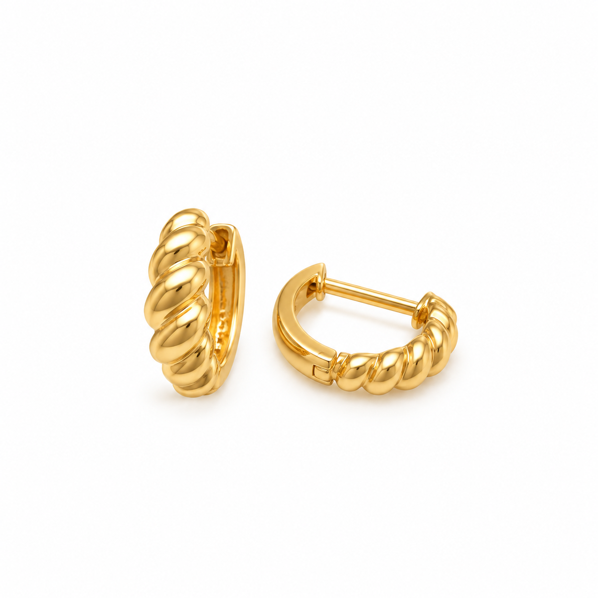 Mini Aretes Huggies Croissant en Oro Amarillo 14K
