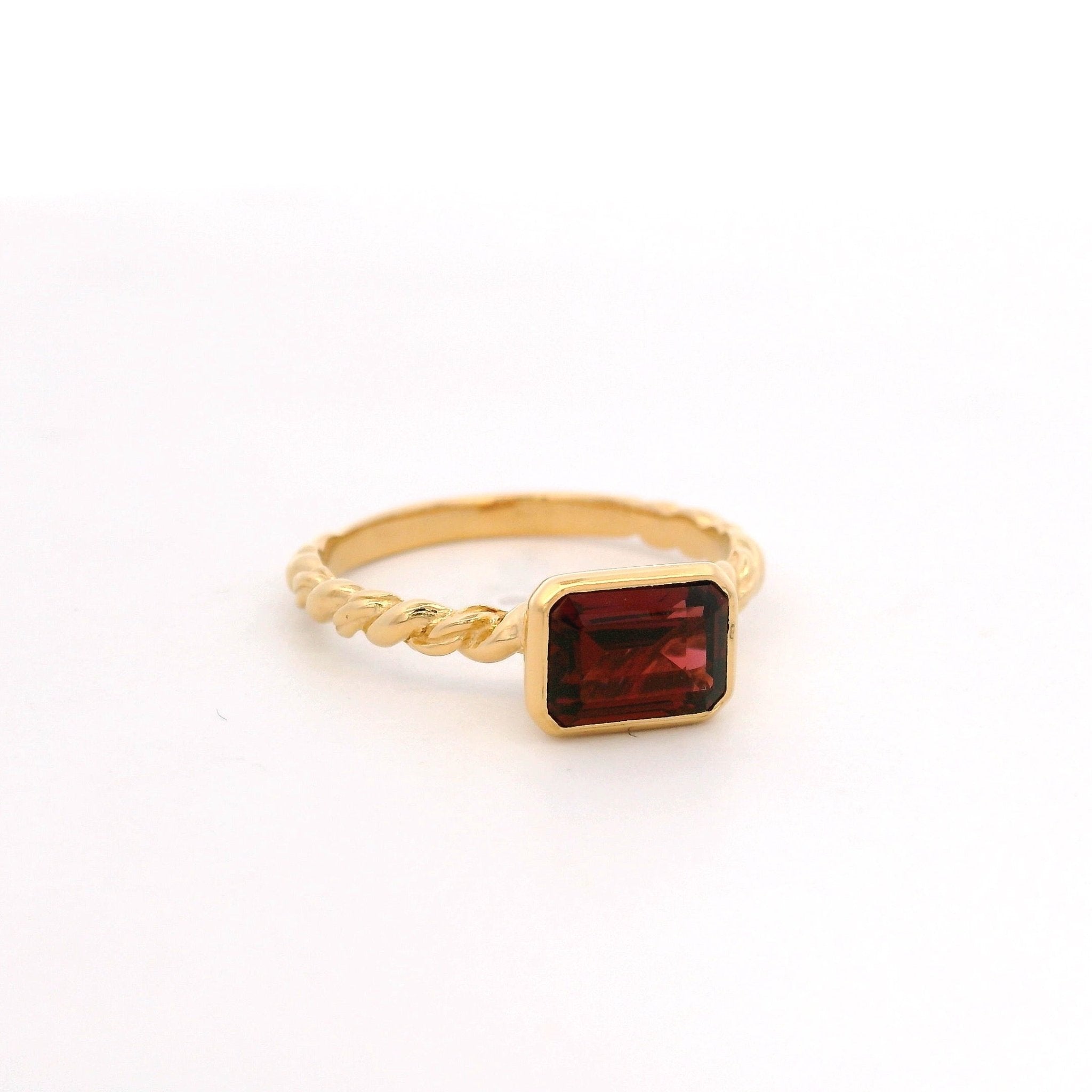 925YG BAGUETTE GARNET GILT RING T6.5 - C'SANTOS