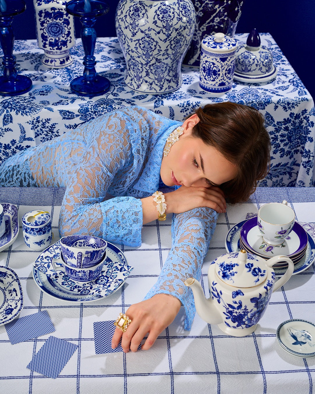 EARRING SET WITH CARVED MOTHER OF PEARL AND LEMON QUARTZ