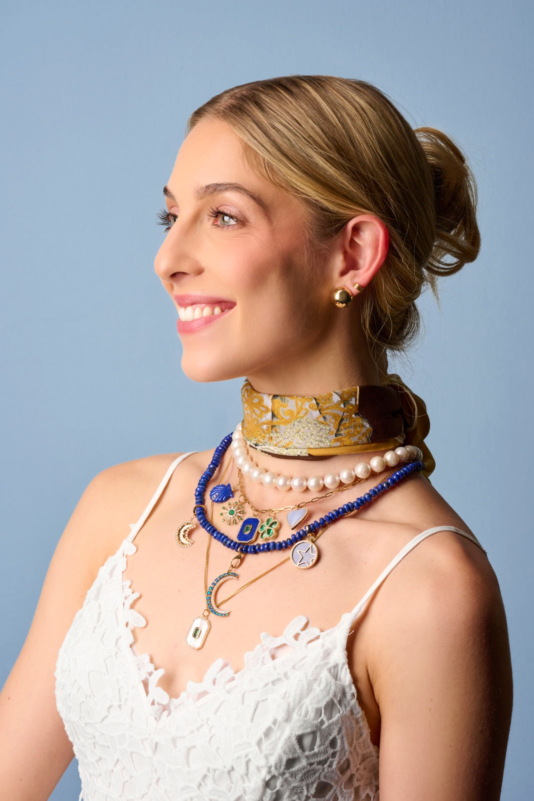 Collar de Oro 14K con Lapislázuli y Hilo Rojo