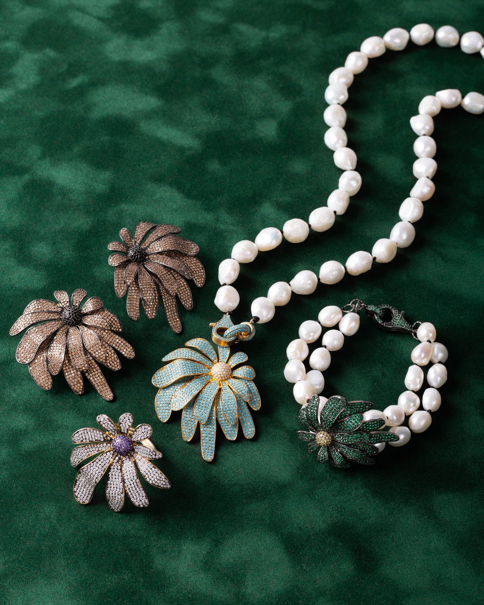 ANILLO DE FLOR CON CRISTALES - C'SANTOS