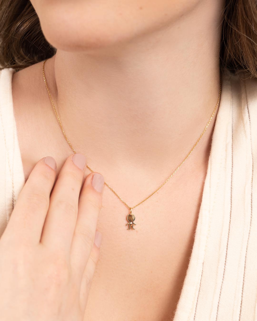 D0.03CT DIJE DE NIÑO DIAMANTE EN ORO AMARILLO 14K - C'SANTOS