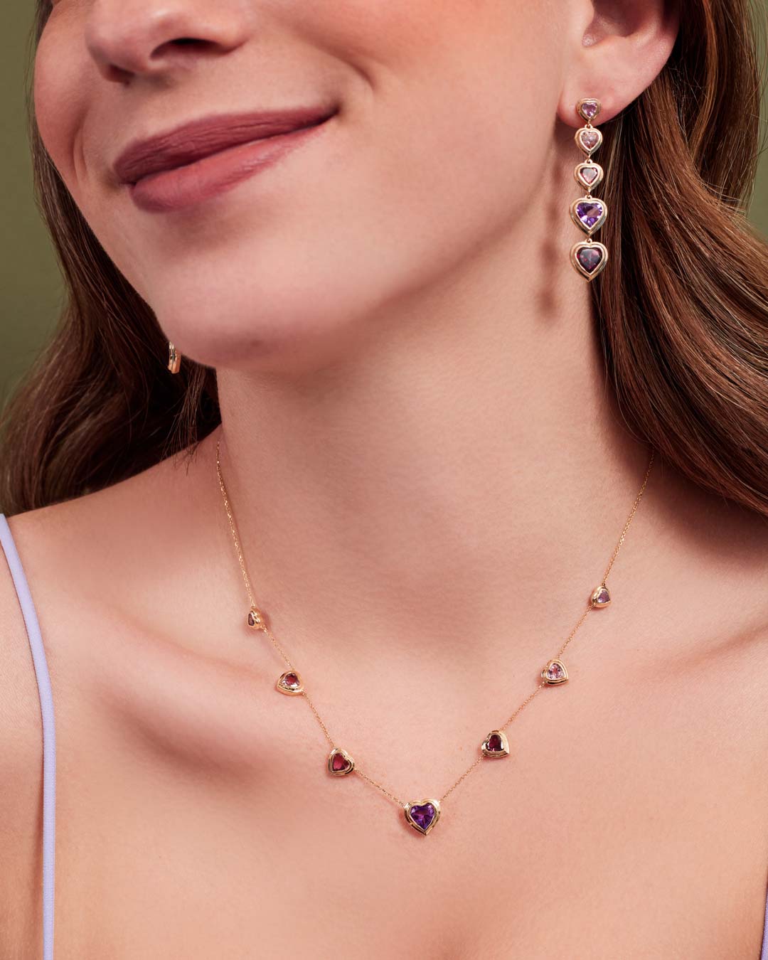 ARETES ORO AMARILLO 14KT CON 5 CORAZONES TURMALINA Y ZAFIROS ROSADOS