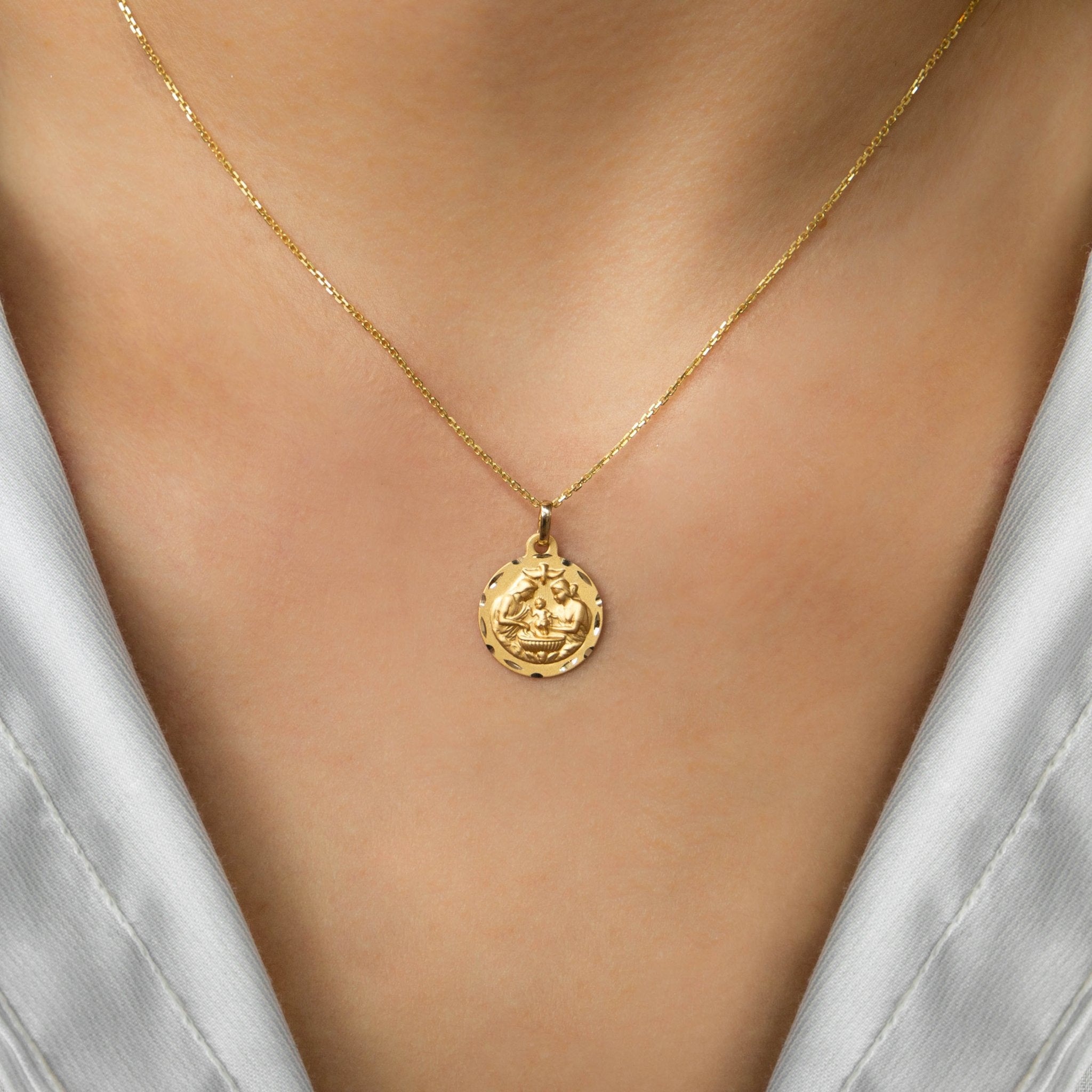 MEDALLA DE NUEVO BAUTISMO EN ORO AMARILLO DE 14K - C'SANTOS