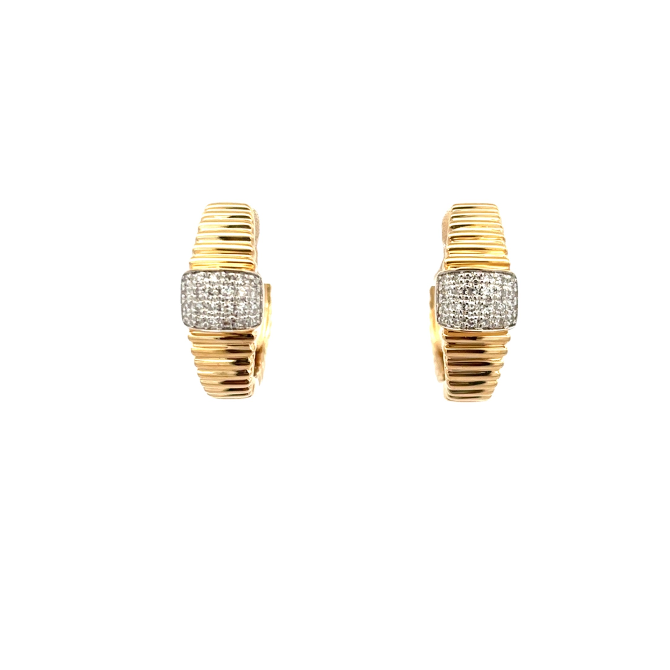 Aretes Huggie Texturizados en Oro Amarillo 14K