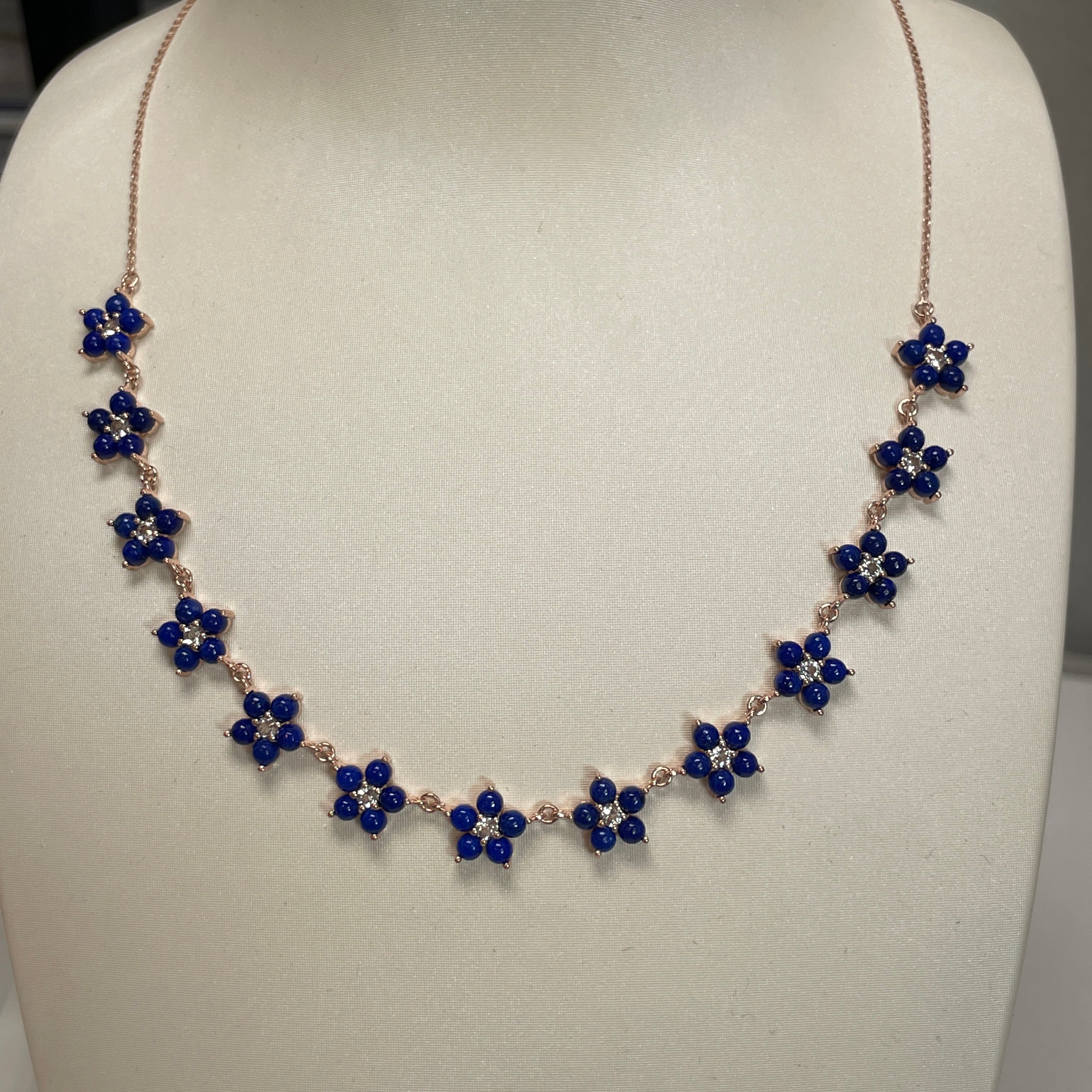 Collar Floral con Lapislázuli en Oro Rosa