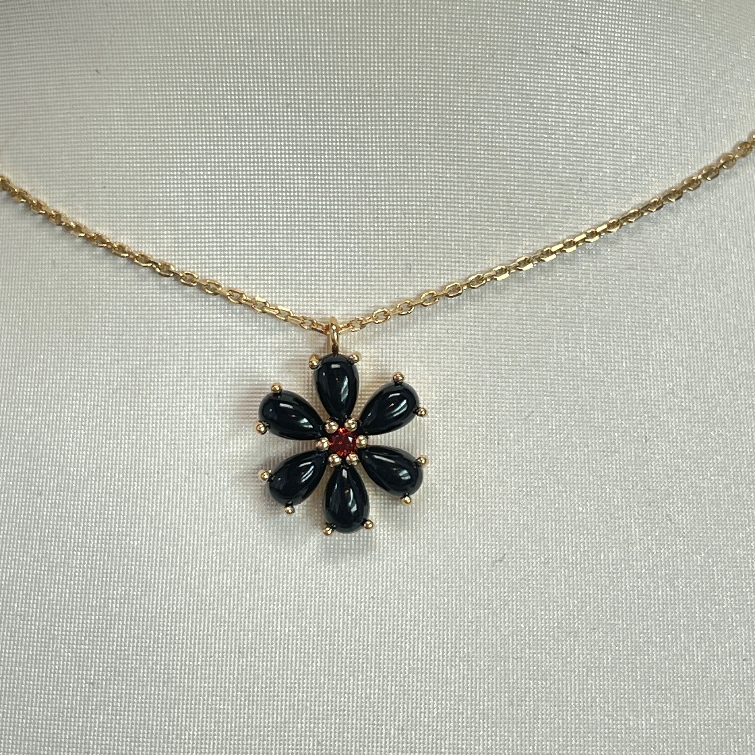 925YG FLOWER 12MM ONYX BLACK CENTER GARNET NECKLACE