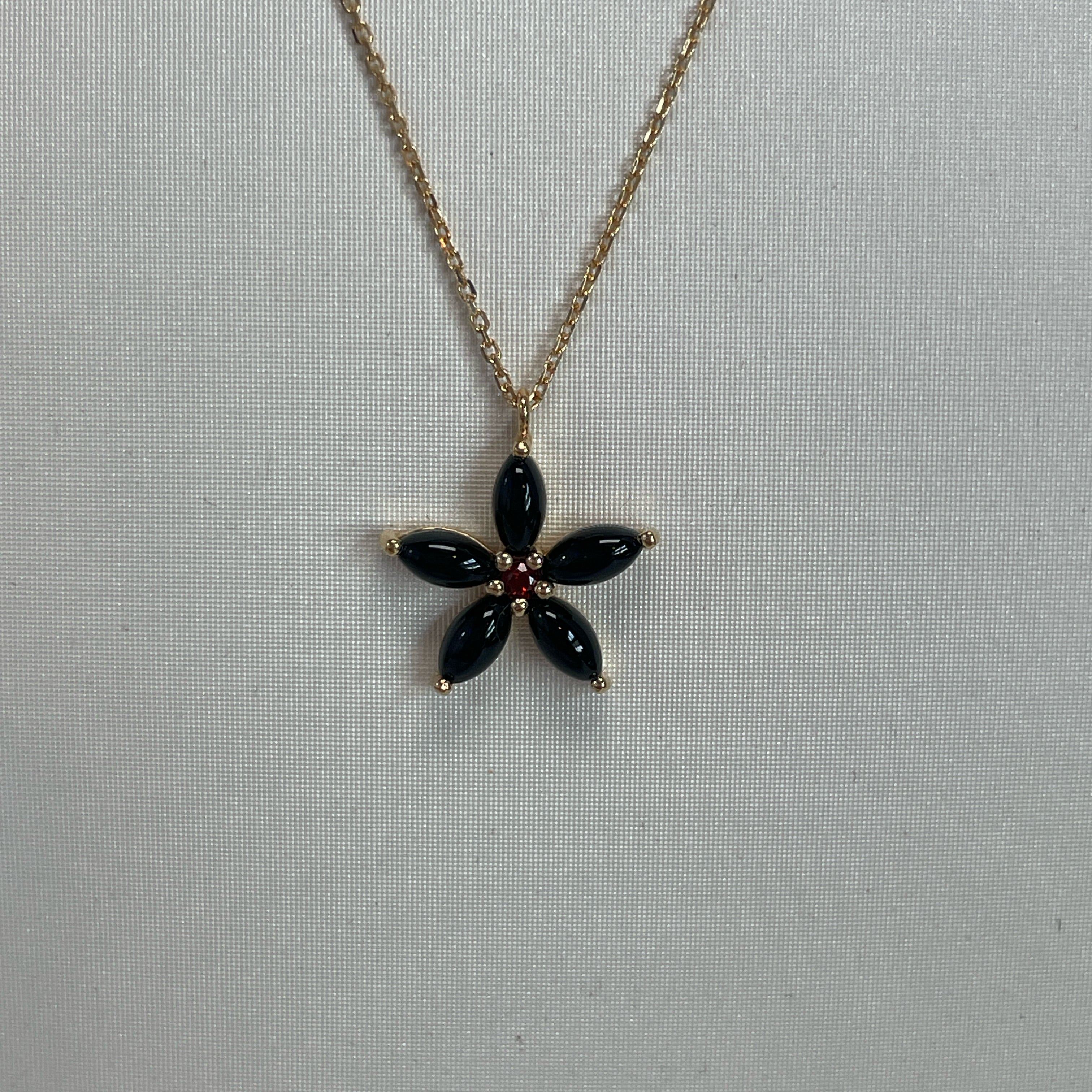 Collar Flor en Plata 925 con Ónix y Granate