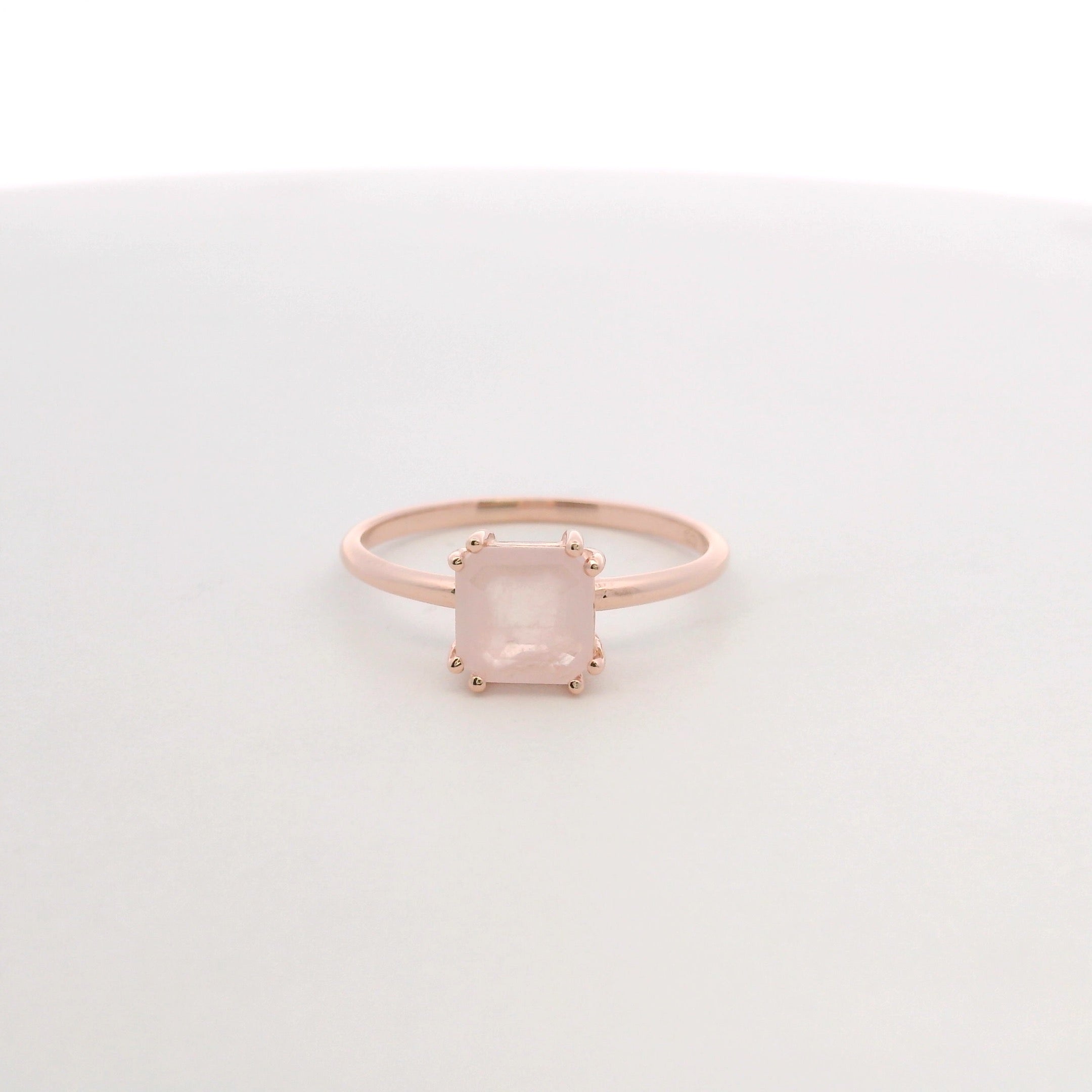 Anillo Solitario de Cuarzo Rosa en Oro Rosa 925
