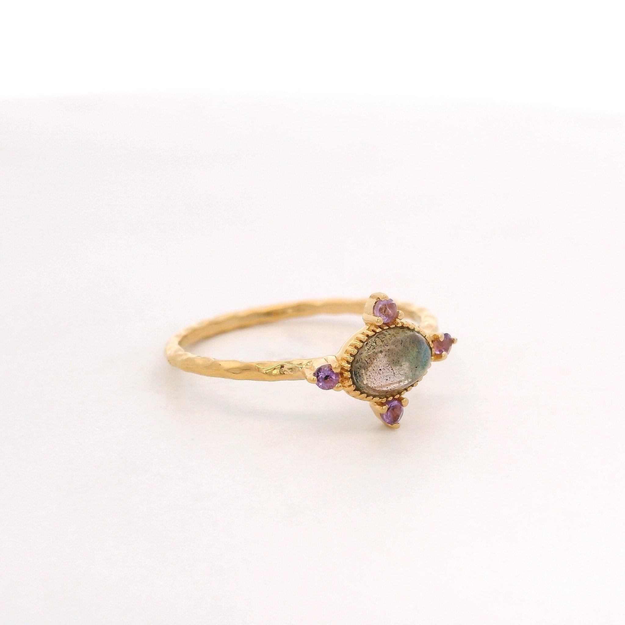 925YG OVAL LABRADORITE POINTS AMETHYST RING T6.5 - C'SANTOS