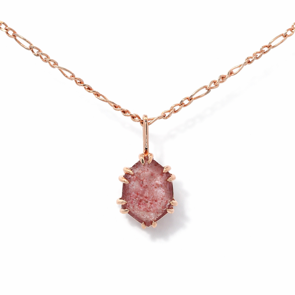 Collar Hexagonal con Cuarzo Rosa Fresa en Oro Rosa