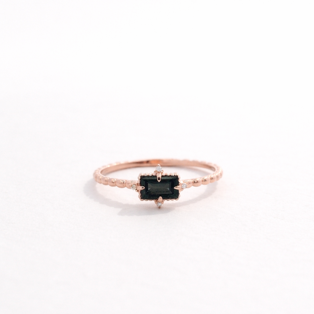 Anillo de Topacio Azul y Circonias en Oro Rosa