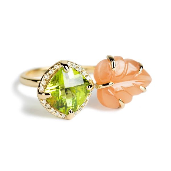 D0.10 CT ANILLO ORO AMARILLO 14KT CON HOJA MOONSTONE NARANJA Y PERIDOT - C'SANTOS