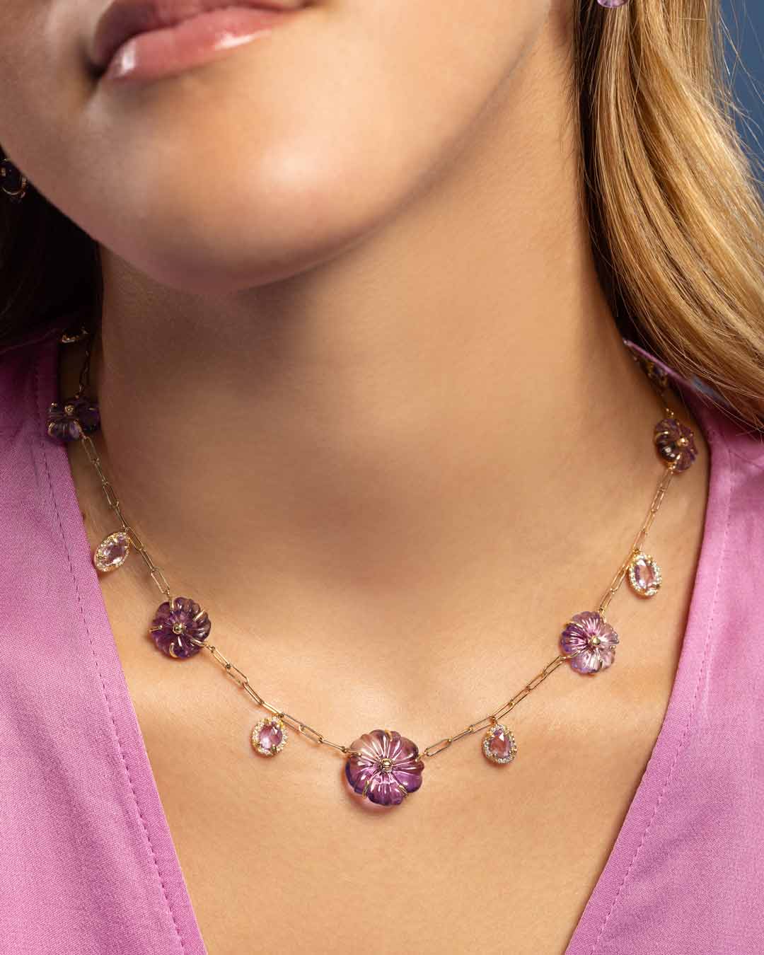 D0.37 CT COLLAR ORO AMARILLO 14KT CON FLORES AMATISTA MORADA Y AMATISTA POLKI - C'SANTOS