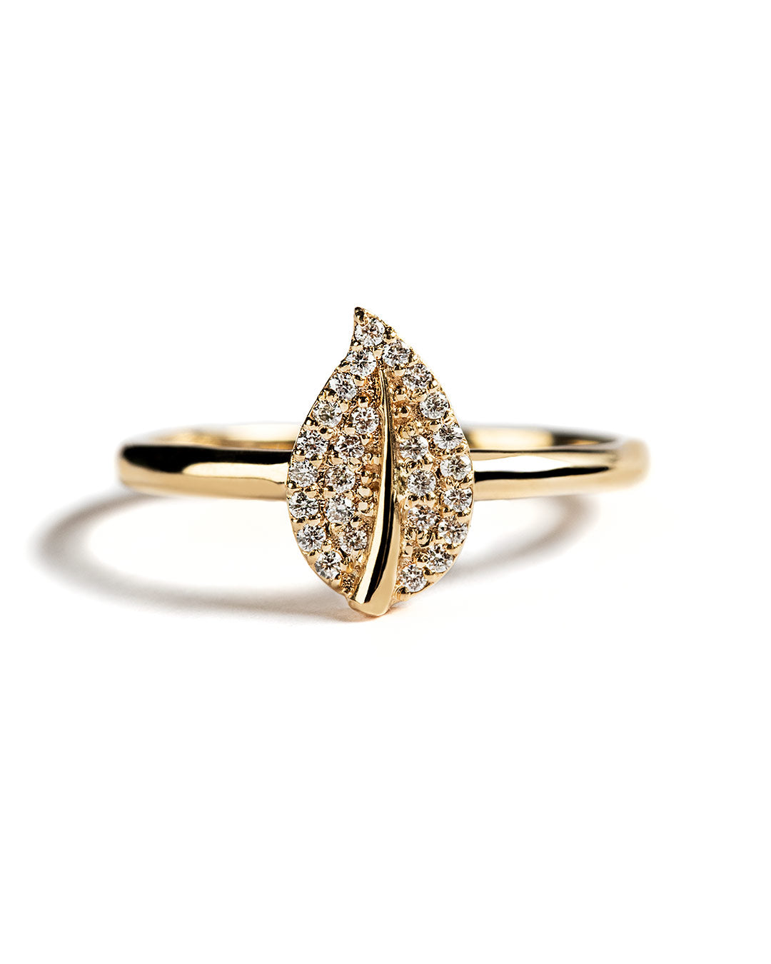 D0.13 CT ANILLO ORO AMARILLO 14KT CON HOJAS PAVE