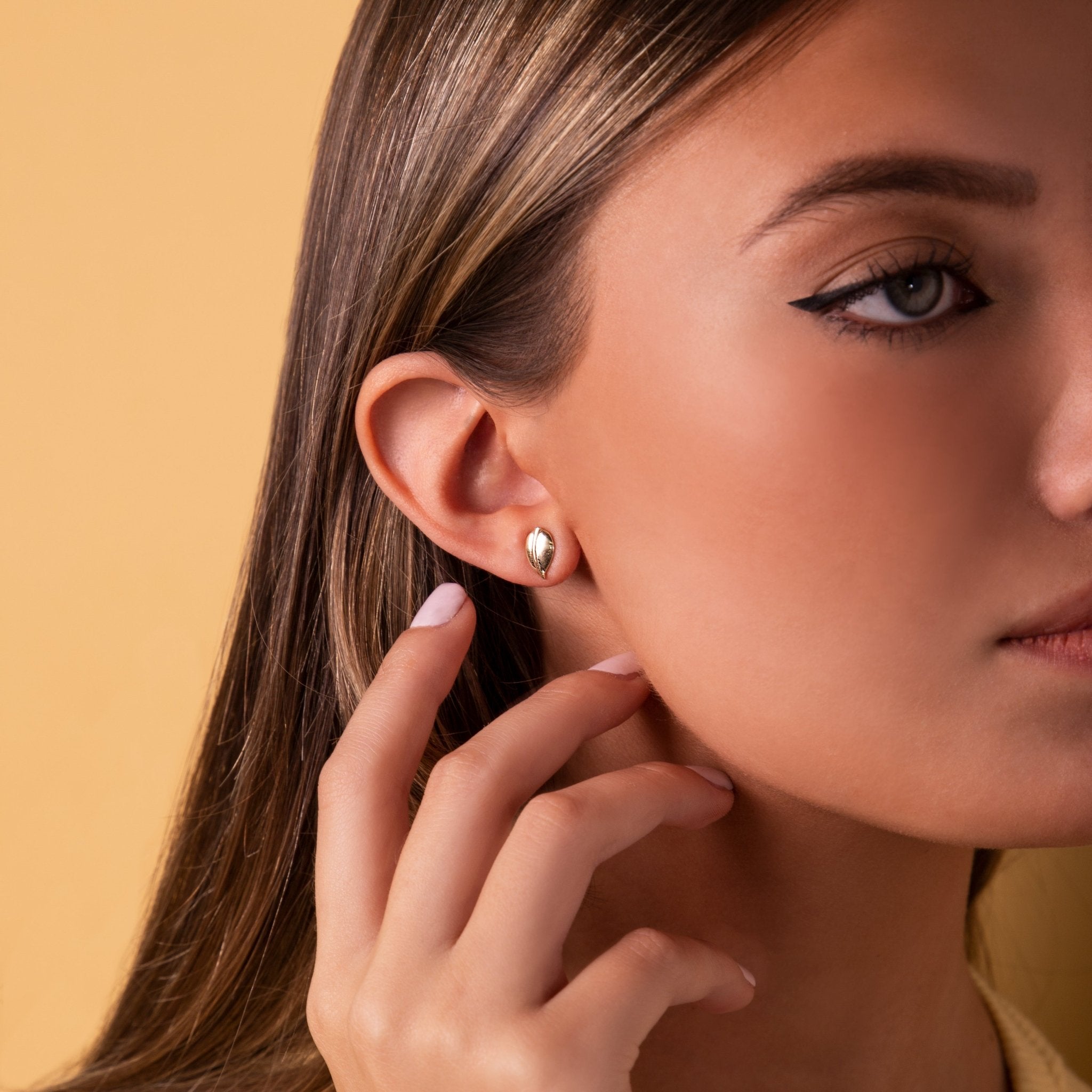 ARETES DE HOJA EN ORO AMARILLO 14K - C'SANTOS